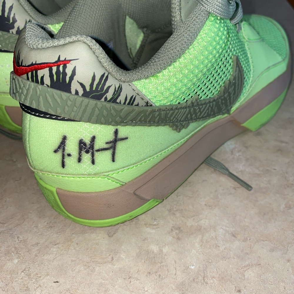 Nike mens Lime Green Sneakers